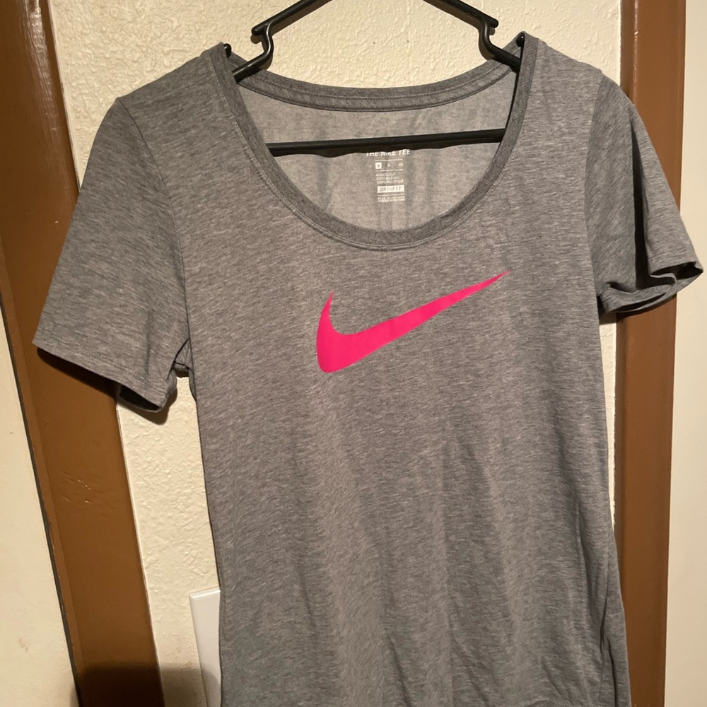 Nike womens dri-fit tee. NWOT size small